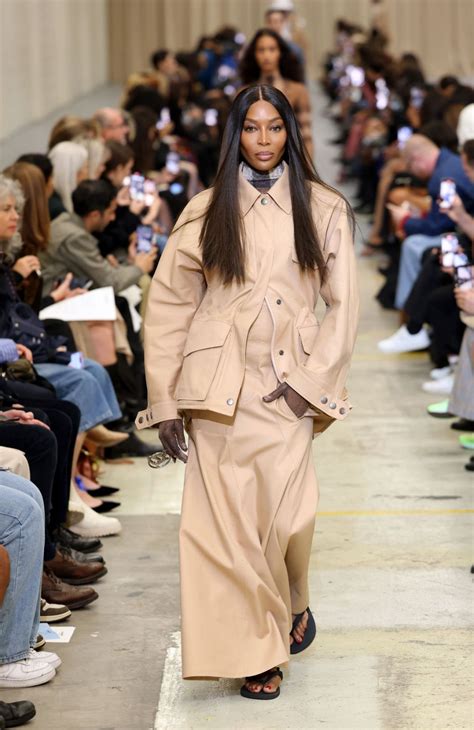 burberry show london fashion week|More.